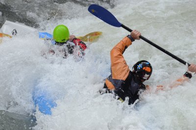 Dani y compañia surfeando el rulo del Gallego